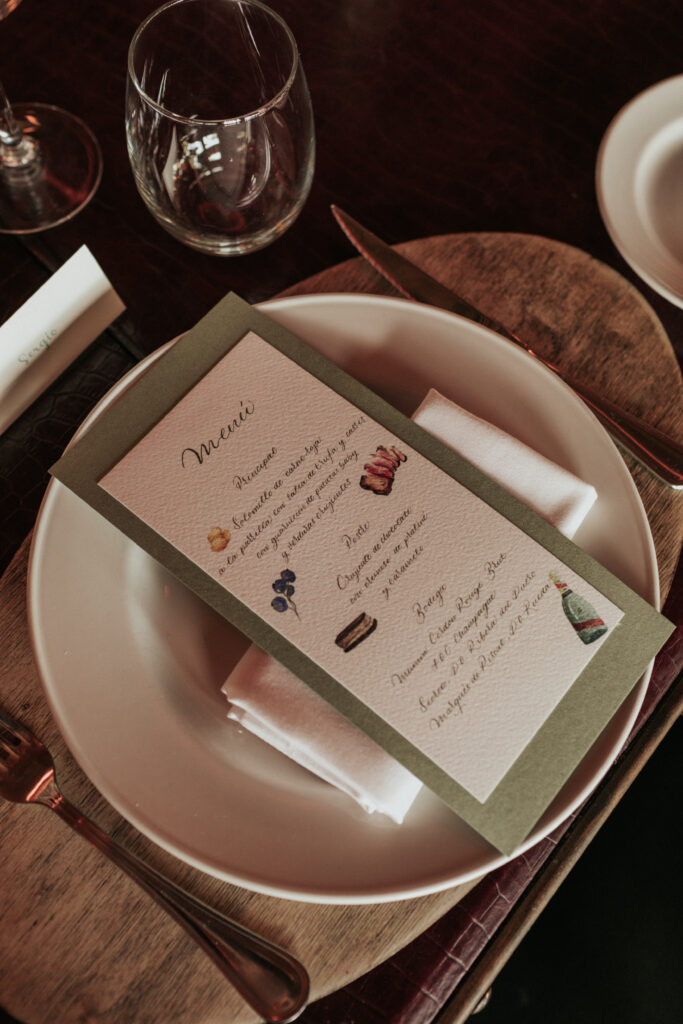 Detalle del menú sobre el plato