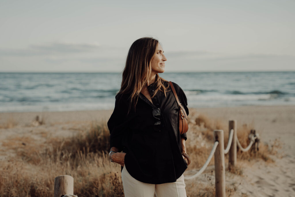 Sandra Junco frente al mar